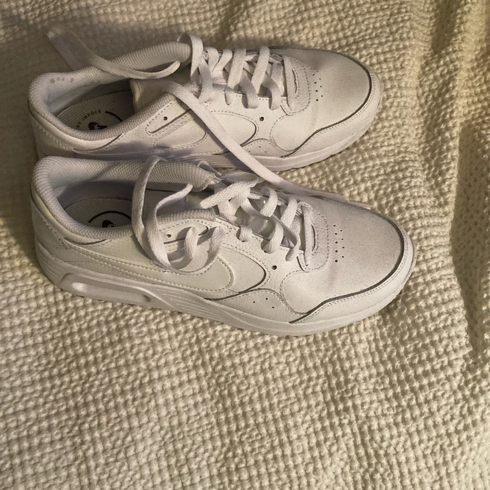 Nike Men’s Alex Max White Leather Sneakerds